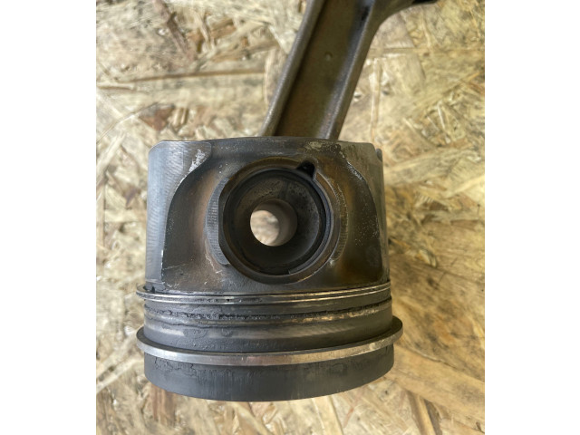 Píst M57TUE2 BMW 5 E60 E61 M57