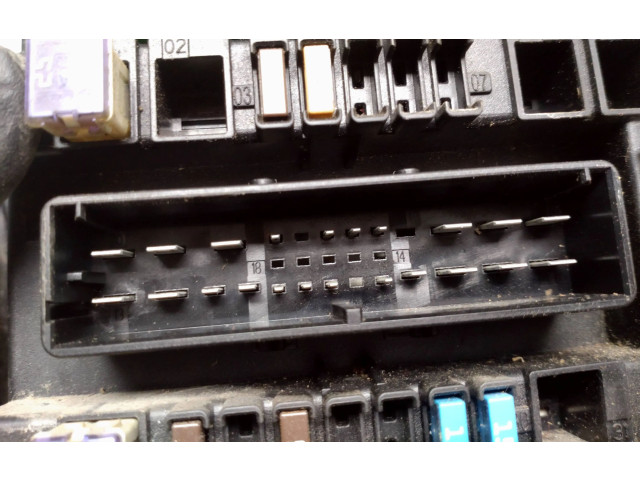 Pojistková skříňka 13220831, 13171831 Opel Zafira B 2006