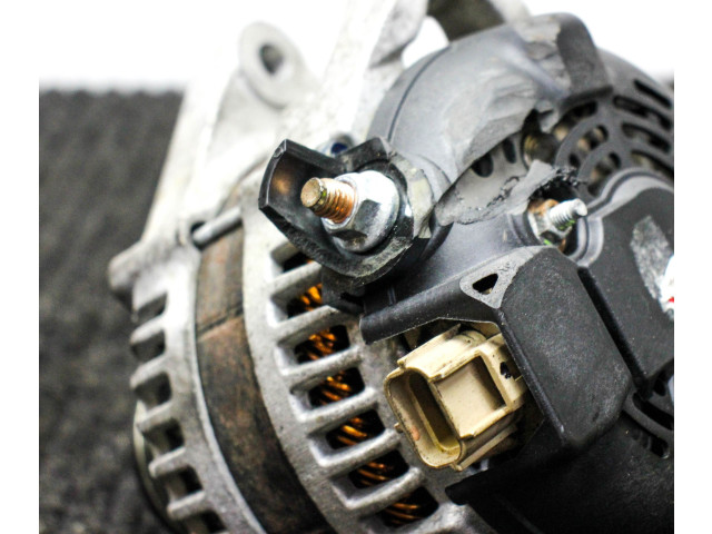 Генератор    Volvo C30      