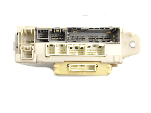   Pojistková skříňka 8273030B63   Lexus GS 300 350 430 450H 2009