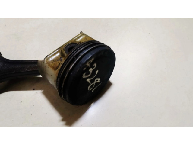 Píst Opel Tigra A pro benzínový motor 1.4