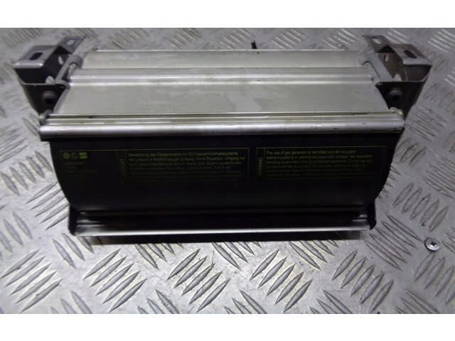 Подушка безопасности водителя    Skoda Octavia Mk1 (1U)