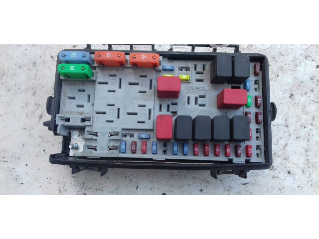 Блок предохранителей 51737884 Fiat Grande Punto