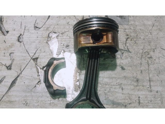 Píst Mercedes-Benz C W203 pro benzínový motor 3.2