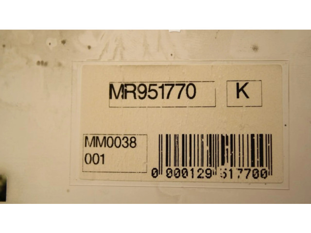 Přístrojová deska  Mitsubishi Colt 2005 MR951770, MR951770  