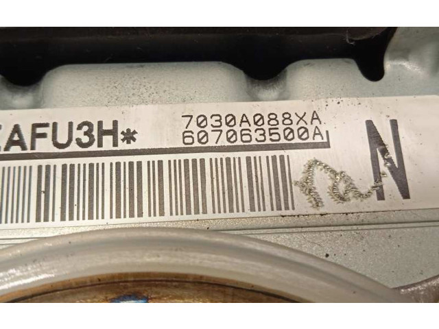 Подушка безопасности водителя 7030A088XA Mitsubishi Outlander