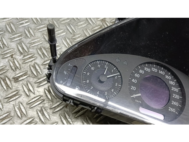 Přístrojová deska Mercedes-Benz E W211 2005