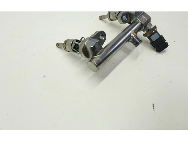 Vstřikovací lišta Subaru Outback (BT)