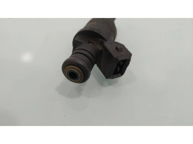 Форсунка 1427240    BMW X3 E83 для бензинового двигателя  2.2