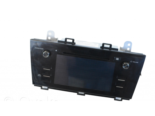 Радио/ проигрыватель CD/DVD / навигация