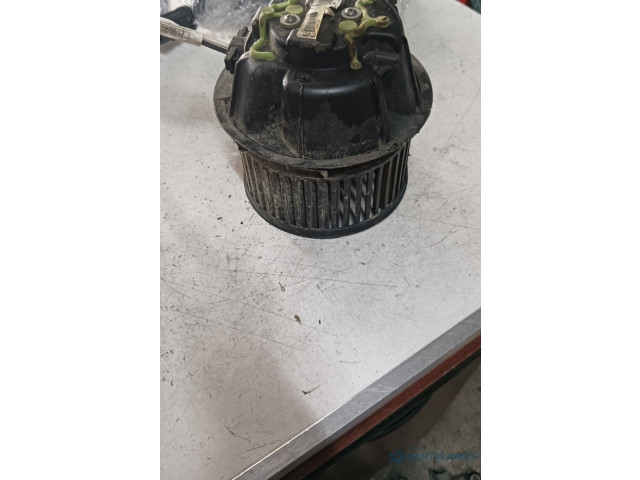 Вентилятор печки    240759865r   Dacia Duster