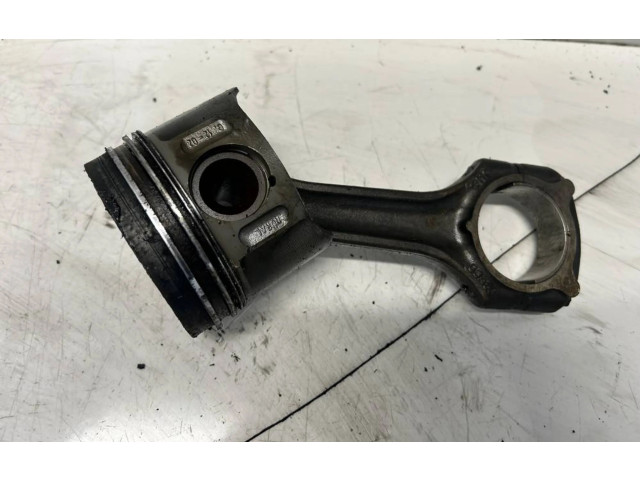  Поршень с шатуном    Mercedes-Benz E W211  