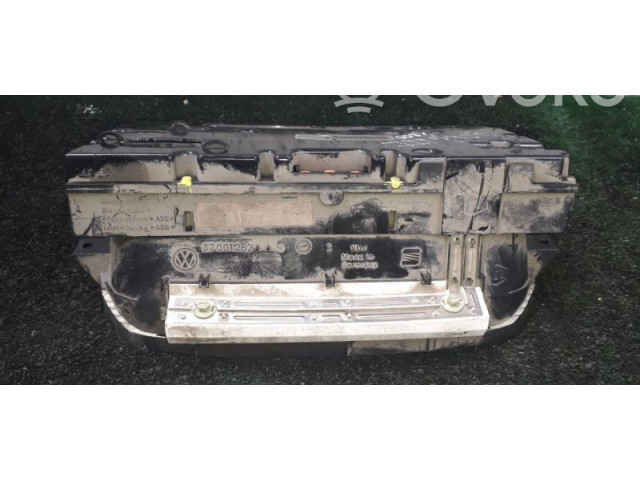 Панель приборов 0883111883   Volkswagen Golf III       