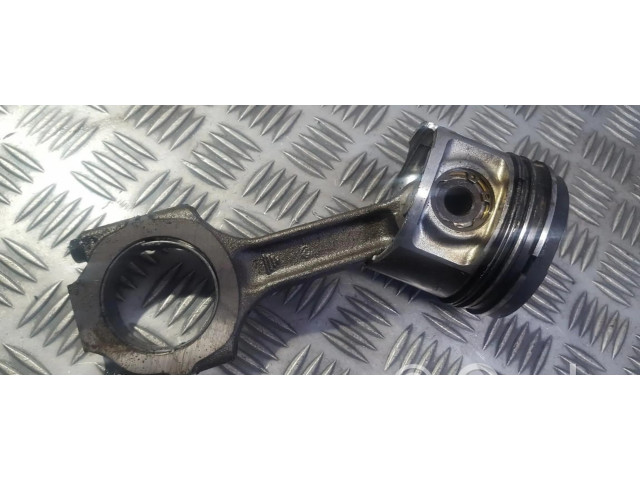 Píst Alfa Romeo 156 pro naftový motor 1.9