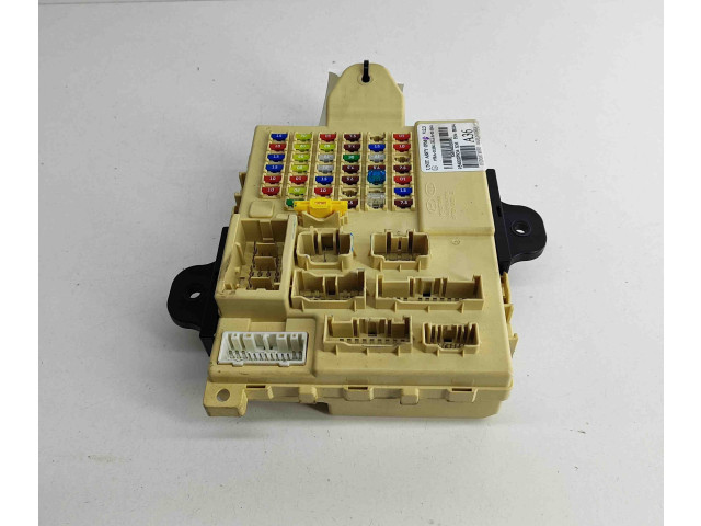 Блок предохранителей 121619713010303739 Mitsubishi Carisma