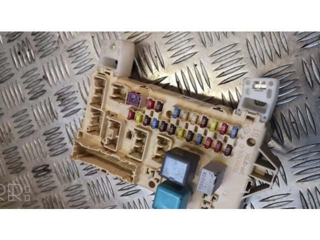 Блок предохранителей 892210f010   Toyota Corolla Verso AR10    