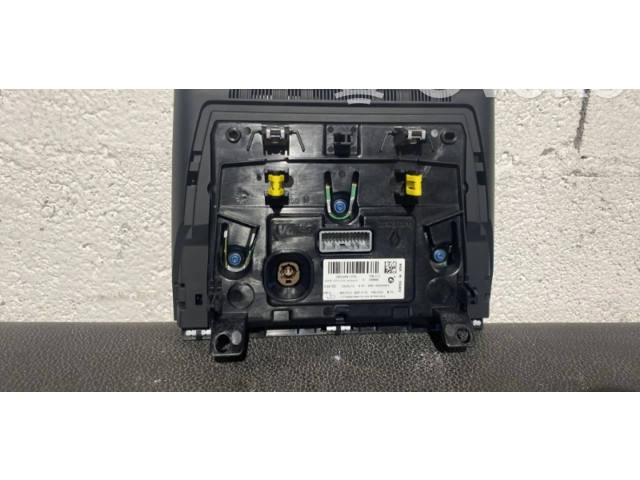 Дисплей       Renault Clio V