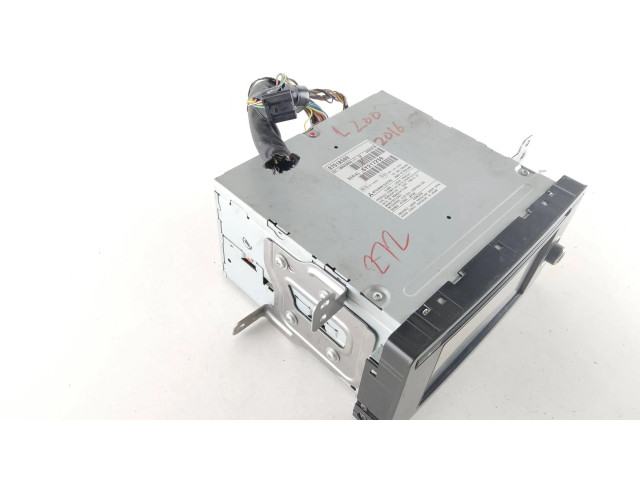 Радио/ проигрыватель CD/DVD / навигация