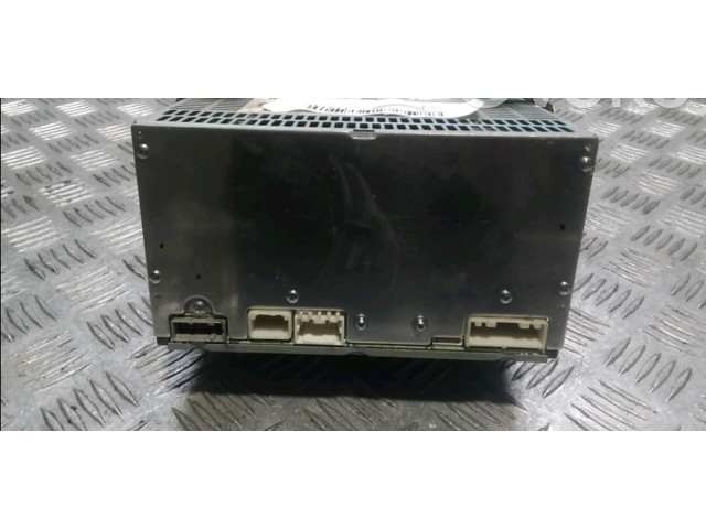 Радио/ проигрыватель CD/DVD / навигация