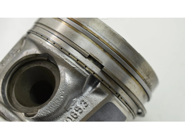  Поршень M9R 782   Renault Trafic II (X83)  