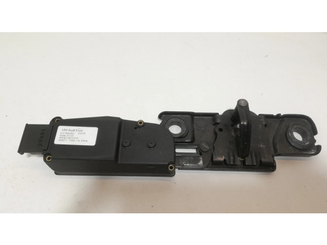 Притягиватель задней крышки