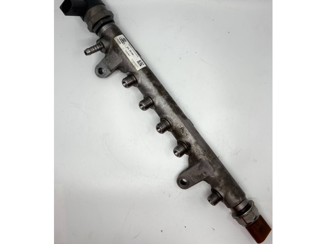 Топливная рампа 03L130089 Audi A3 S3 8P для двигателя CBAB