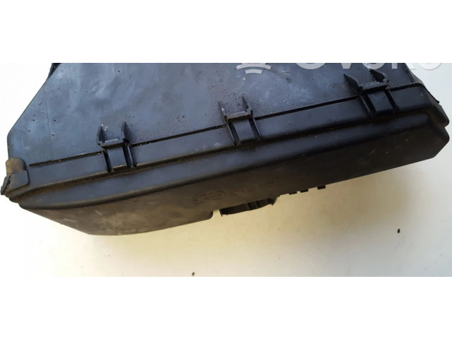 Блок предохранителей  9494210   Volvo XC90    