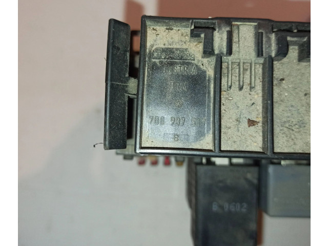 Блок предохранителей  357937039, 7d0937517   Volkswagen Transporter - Caravelle T4    