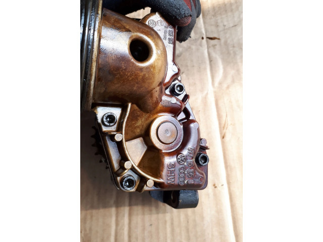 Čerpadlo oleje 077115105J   Audi A8 S8 D3 4E   