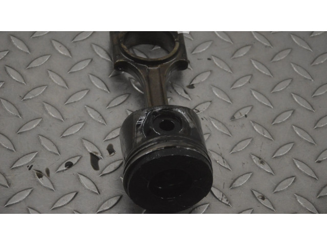 Píst Volvo XC90 D 5244 T4