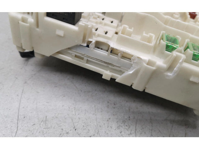 Блок предохранителей MN108319 Mitsubishi Colt