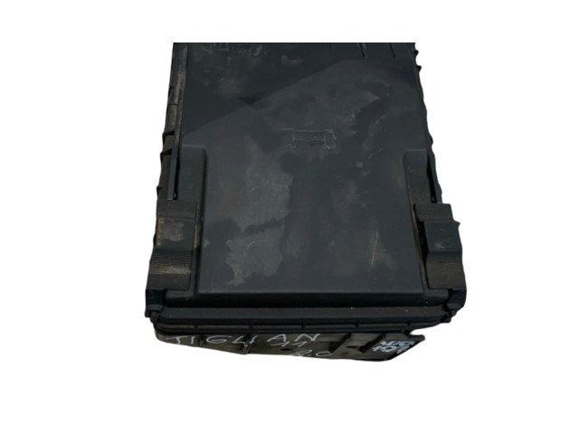   Pojistková skříňka 1K0937540C, 1K0937132F   Volkswagen Tiguan 2011