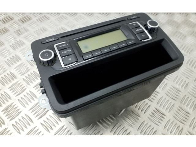 Радио/ проигрыватель CD/DVD / навигация