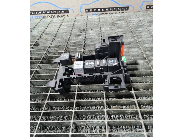   Pojistková skříňka    Audi Q7 4L 2007