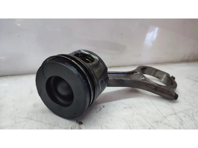  Поршень с шатуном    Land Rover Discovery 3 - LR3 для дизельного двигателя 2.7