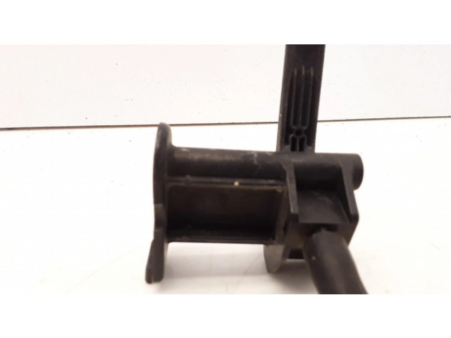 Трос замка капота двигателя