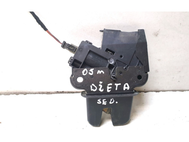 Замок багажника     Volkswagen Jetta V 2005 - 2010 года