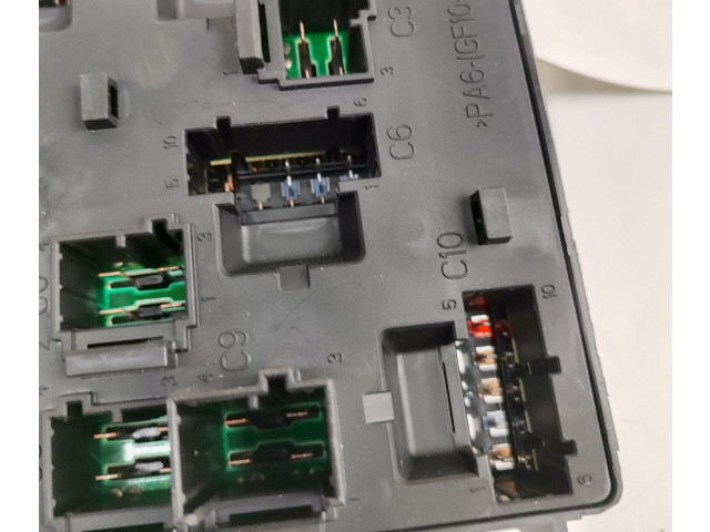 Блок предохранителей 31473772   Volvo XC90    