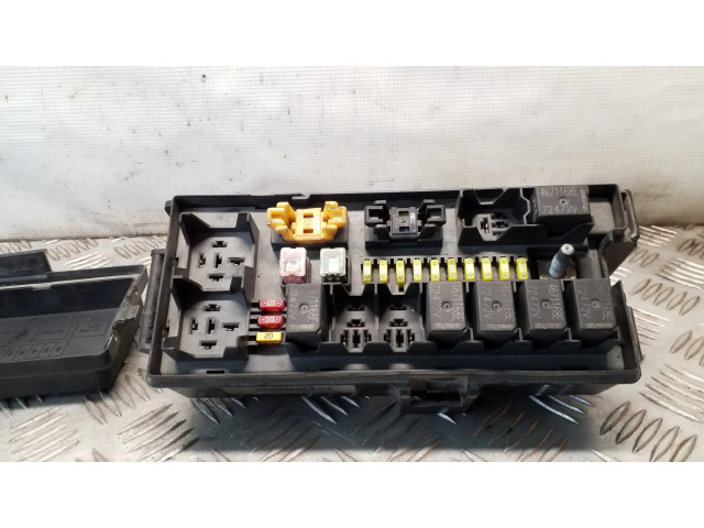 Блок предохранителей 04692087AB   Jeep Grand Cherokee (WK)    