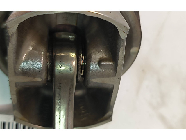 Шатун      Maserati Quattroporte  