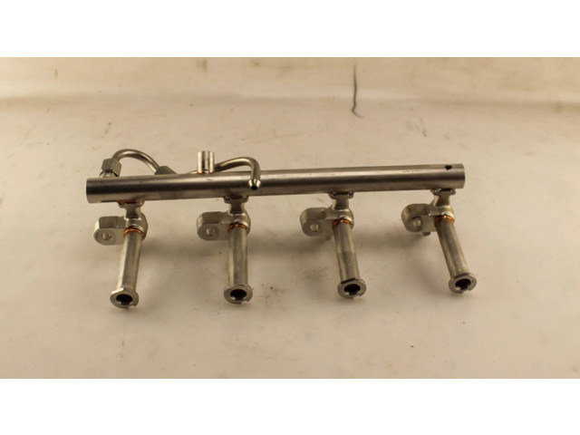 Vstřikovací lišta 31478555 Volvo XC90 pro benzínový motor 2.0