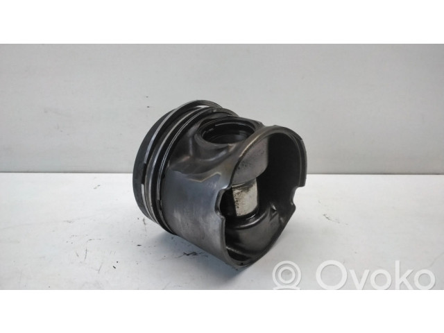 Píst 84L107 BMW 5 E60 E61 pro naftový motor 3.0