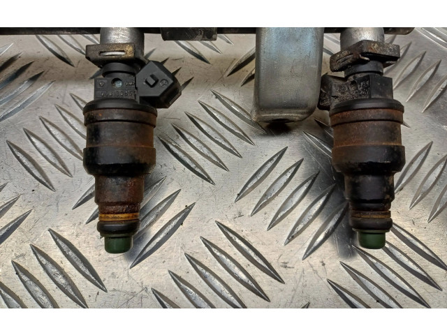 Топливная рампа 058133681, 058133551   Audi A6 S6 C5 4B  