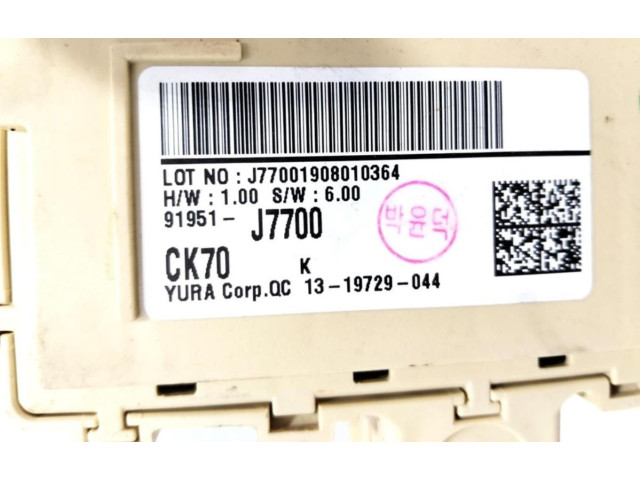 Блок предохранителей 91951J7700 KIA Ceed