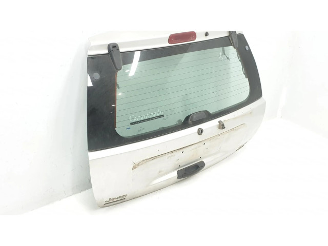 Задняя крышка (багажника)