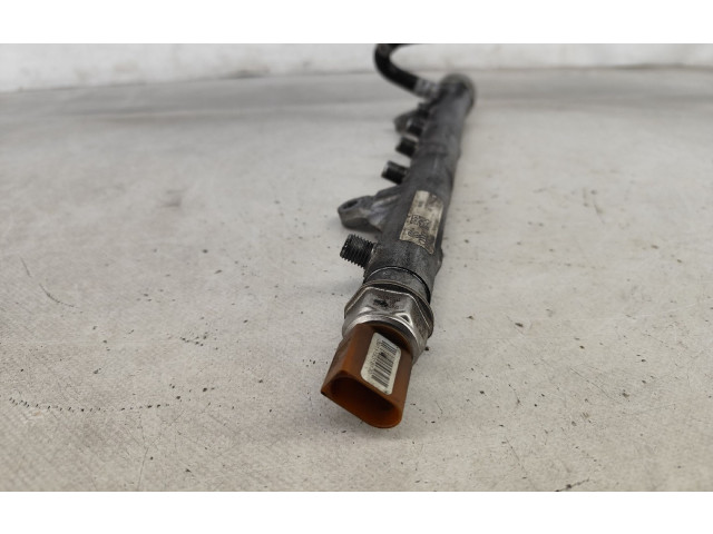 Топливная рампа 03L130089R   Audi A1  