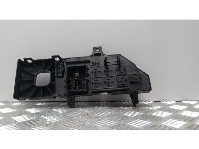 Блок предохранителей 24443147, 518777024 Opel Vectra C