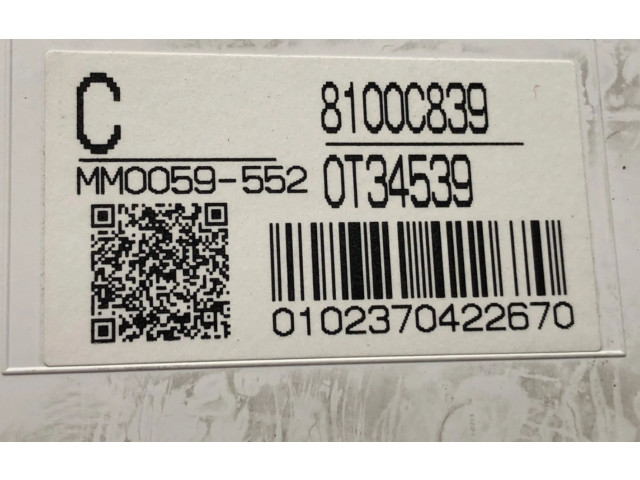 Přístrojová deska Mitsubishi Outlander 2020 8100C839