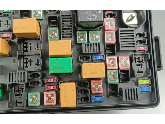 Блок предохранителей  8238038210   SsangYong Musso    