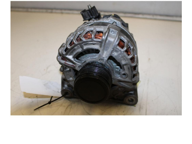 Генератор 231009076R Dacia Sandero